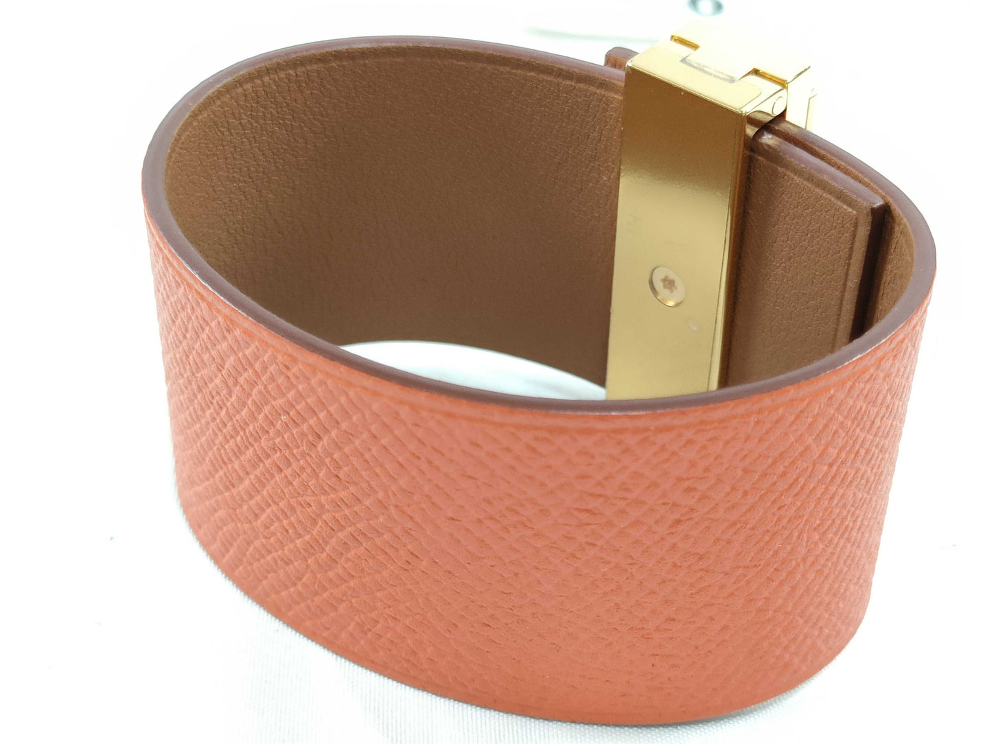 HERMES engraved X Hermes Medor X engraved PM bracelet with metal film.