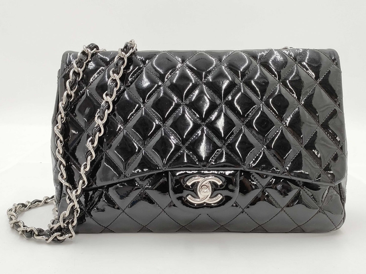 CHANEL Matelasse Shoulder Bag