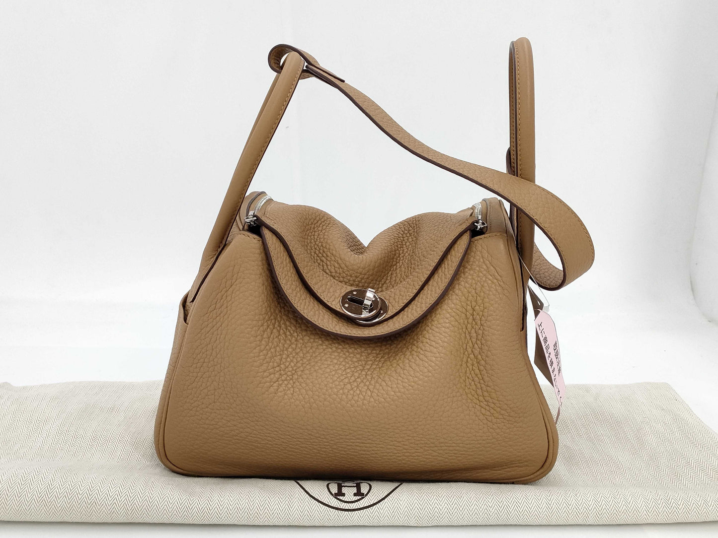 HERMES Lindy 26 Handbag in Taurillon Brown with Silver Hardware