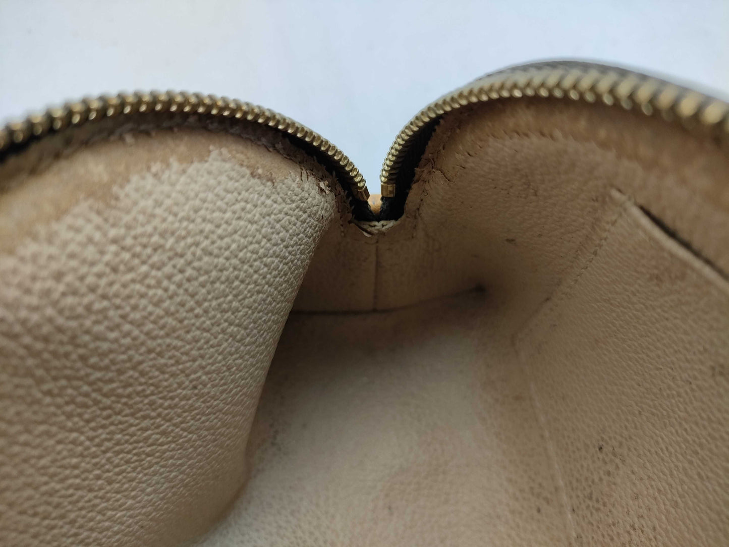 LOUIS VUITTON RFID verification failed. Serial number verification failed. Monogram Louis Vuitton Cosmetic Pouch.