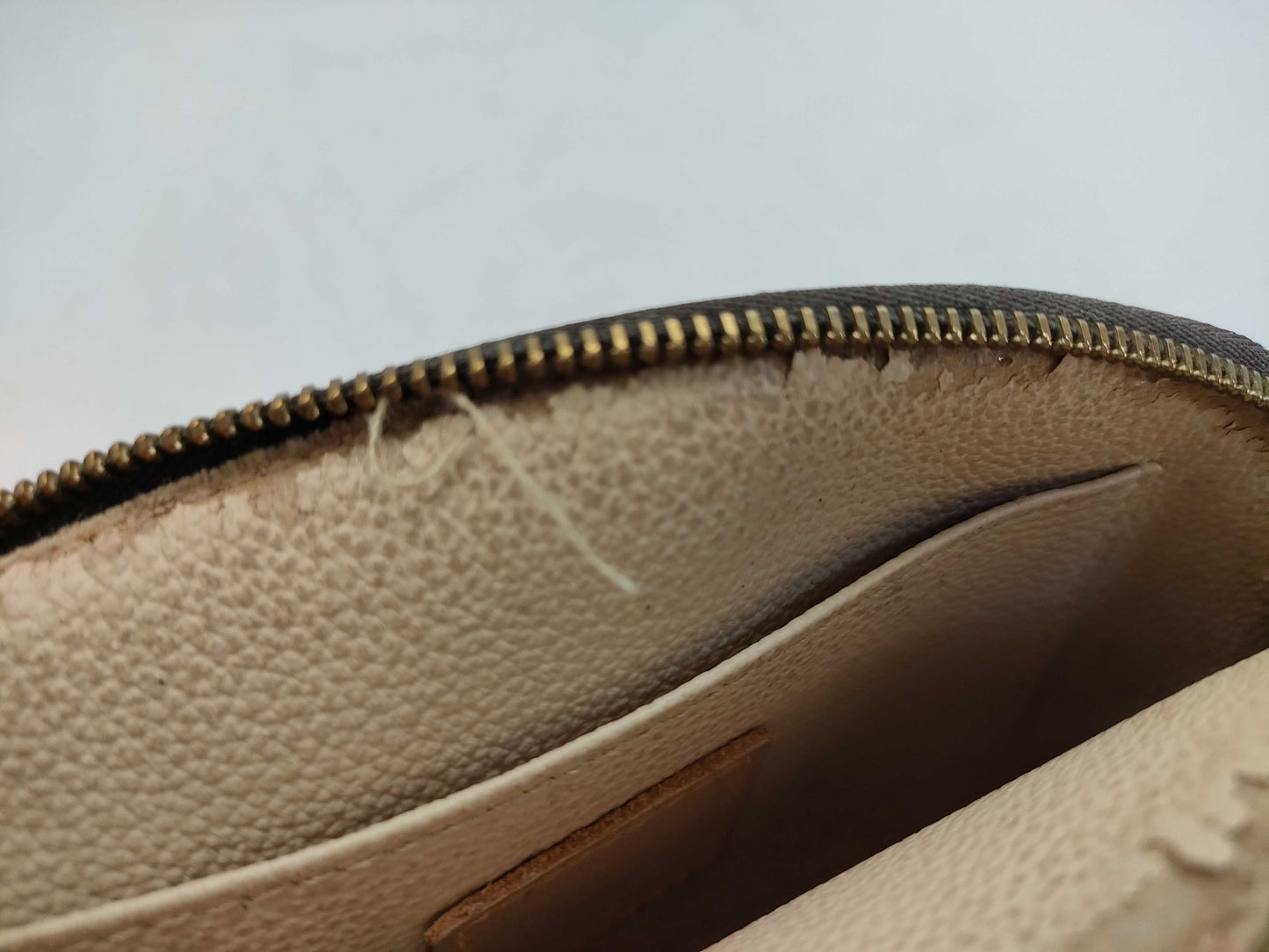 LOUIS VUITTON RFID verification failed. Serial number verification failed. Monogram Louis Vuitton Cosmetic Pouch.