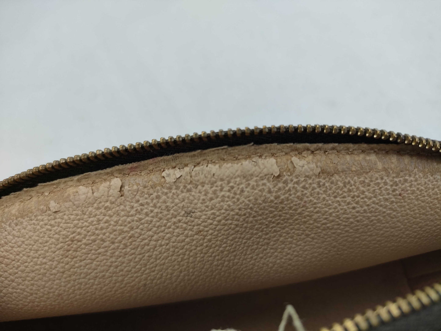 LOUIS VUITTON RFID verification failed. Serial number verification failed. Monogram Louis Vuitton Cosmetic Pouch.