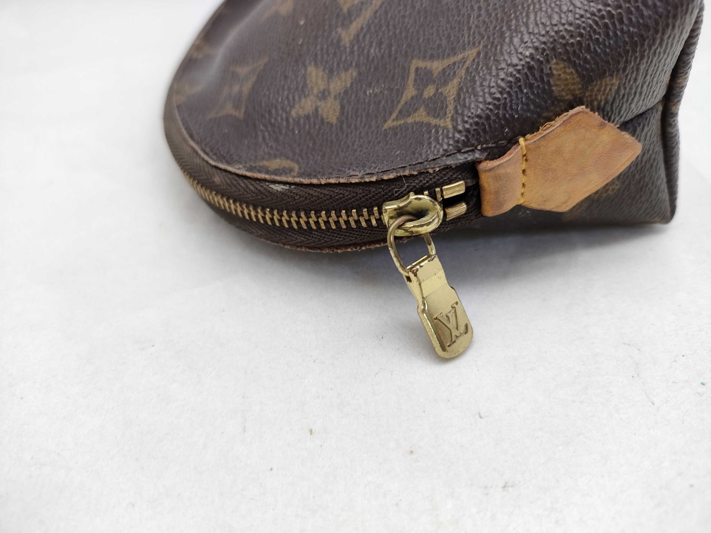 LOUIS VUITTON RFID verification failed. Serial number verification failed. Monogram Louis Vuitton Cosmetic Pouch.