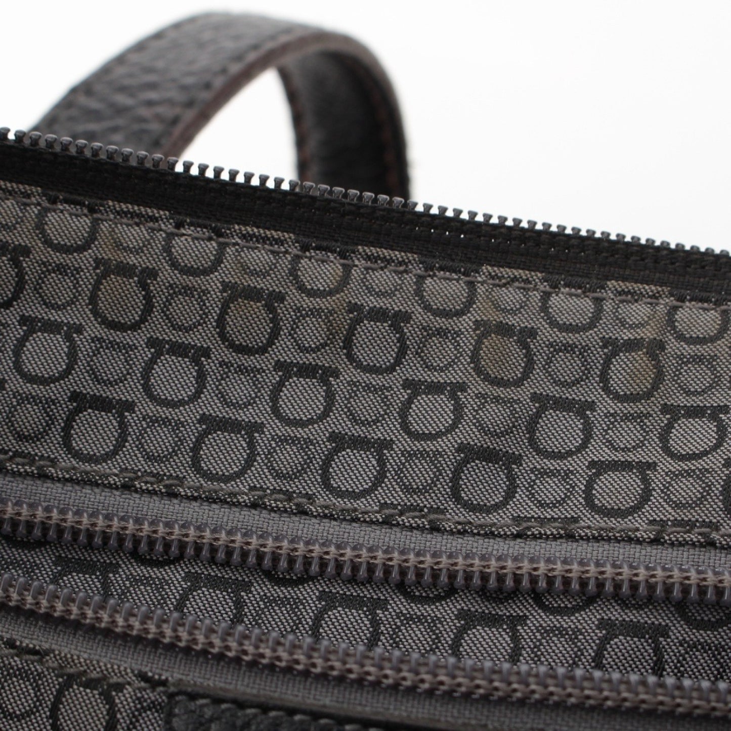 Salvatore Ferragamo Gancini Leather Handbag AU-21/6823 Black Handbag
