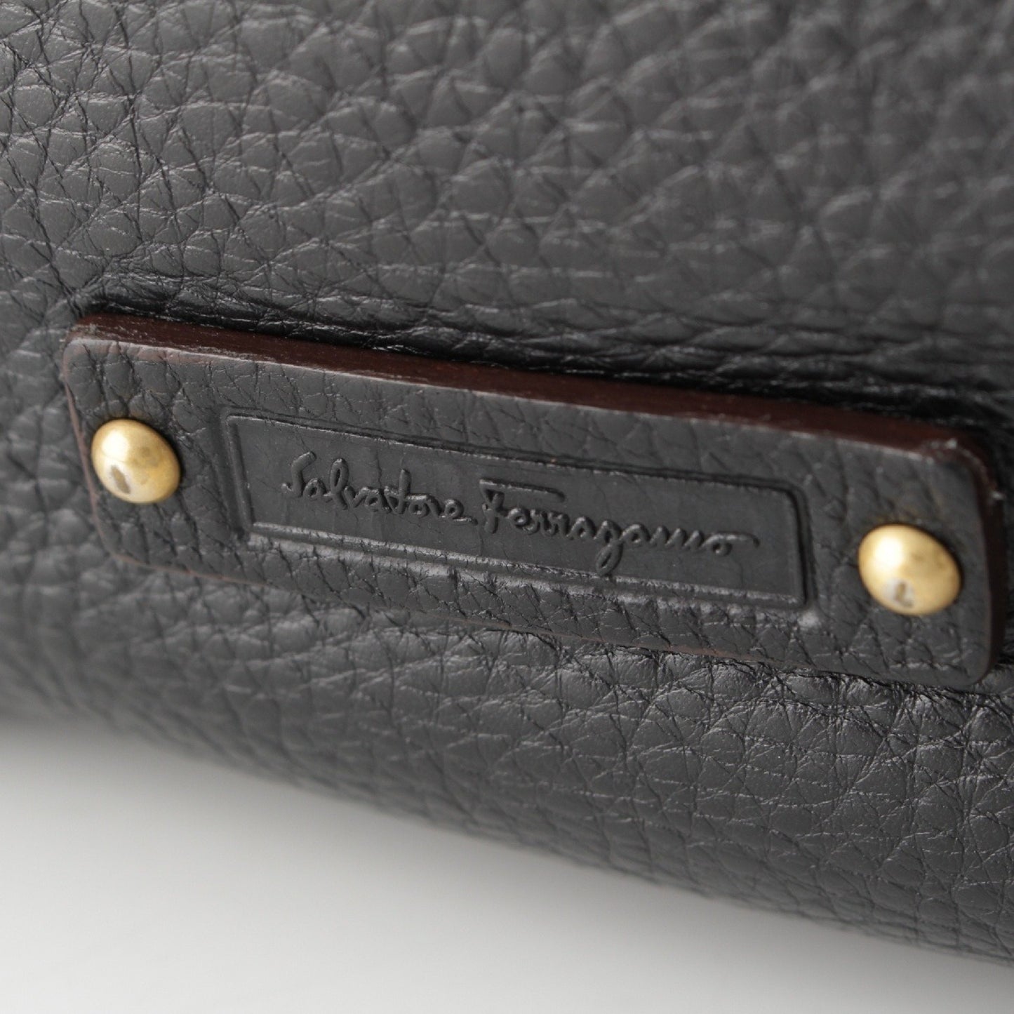 Salvatore Ferragamo Gancini Leather Handbag AU-21/6823 Black Handbag