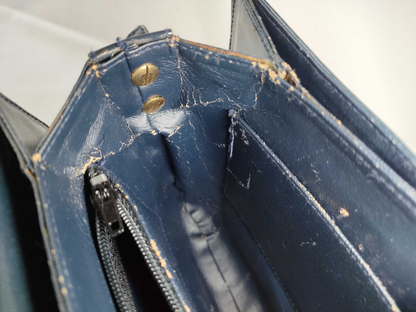 Yves Saint Laurent YSL logo leather shoulder bag