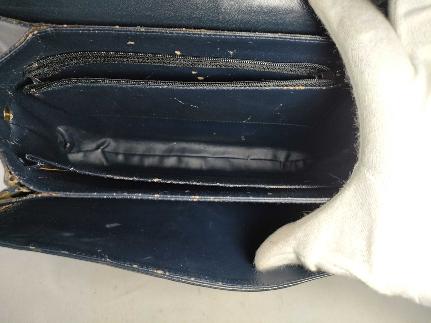 Yves Saint Laurent YSL logo leather shoulder bag