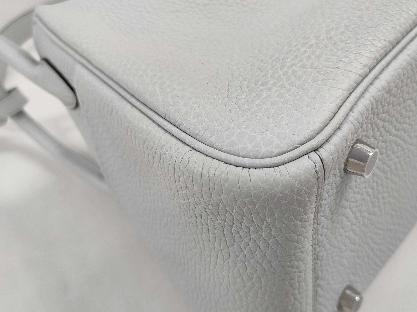 HERMES Lindy 26 Shoulder Bag in Taurillon Clemence Blue Pale with U Stamp and Silver Hardware