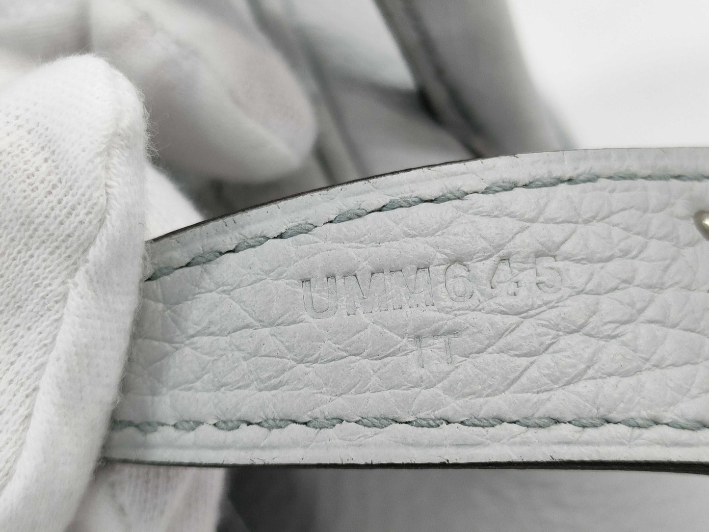 HERMES Lindy 26 Shoulder Bag in Taurillon Clemence Blue Pale with U Stamp and Silver Hardware