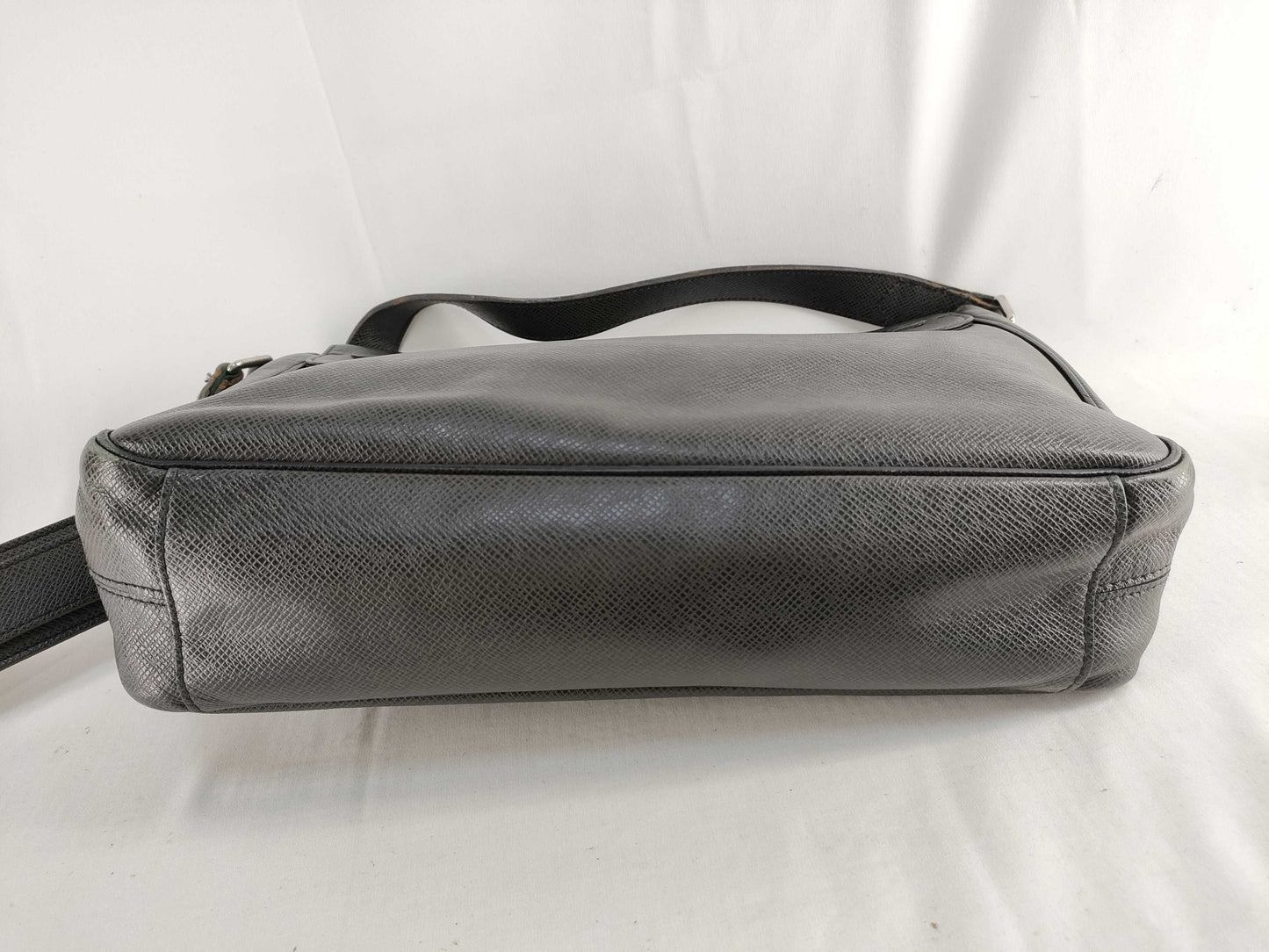 LOUIS VUITTON ID - Louis Vuitton Taiga Lama Roman MM M32624 PL4157 Shoulder Bag