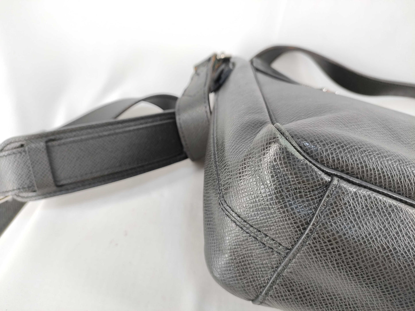 LOUIS VUITTON ID - Louis Vuitton Taiga Lama Roman MM M32624 PL4157 Shoulder Bag
