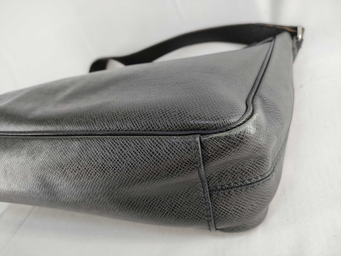 LOUIS VUITTON ID - Louis Vuitton Taiga Lama Roman MM M32624 PL4157 Shoulder Bag