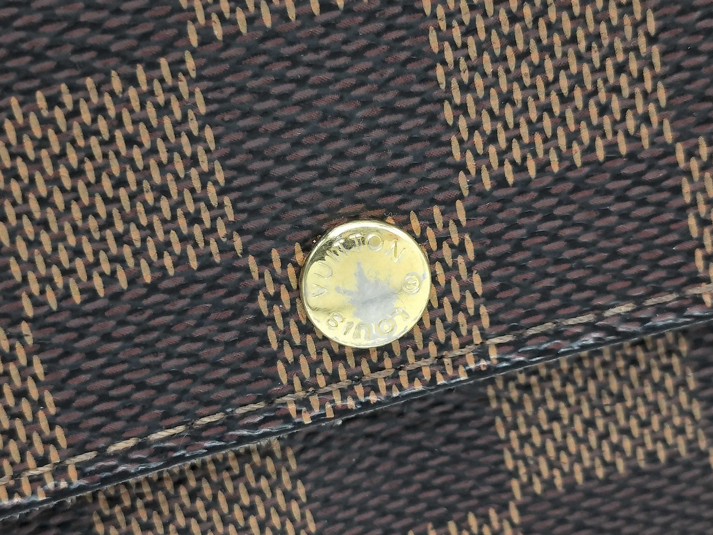 LOUIS VUITTON Damier Louis Vuitton Sarah Damier Wallet