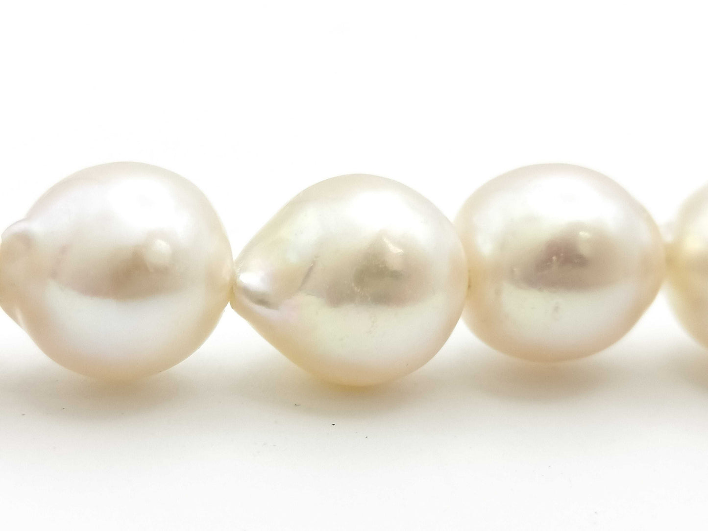 Akoya pearl necklace, diameter approximately 8.6mm-8.9mm, sterling silver, 74.2g