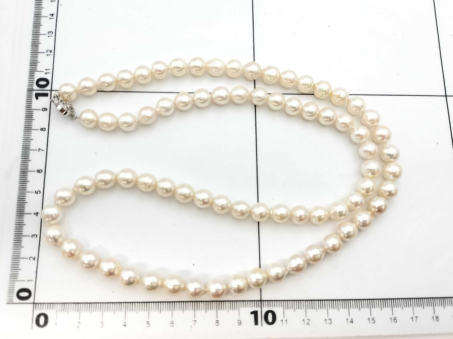 Akoya pearl necklace, diameter approximately 8.6mm-8.9mm, sterling silver, 74.2g