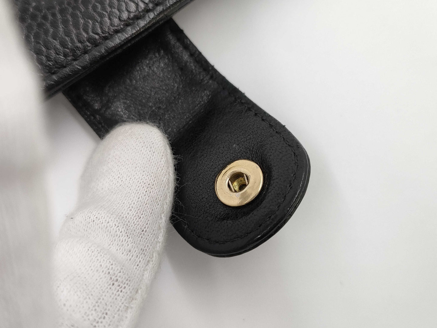 CHANEL Caviar Skin Wallet