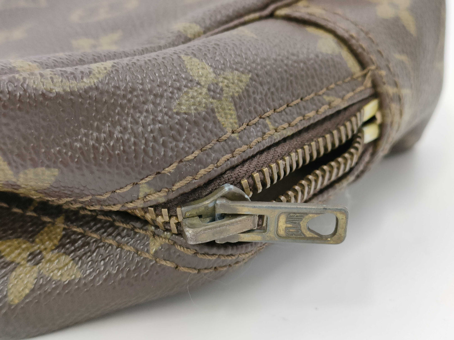 LOUIS VUITTON LOUIS VUITTON True Toilet 27 M47522 Second Bag