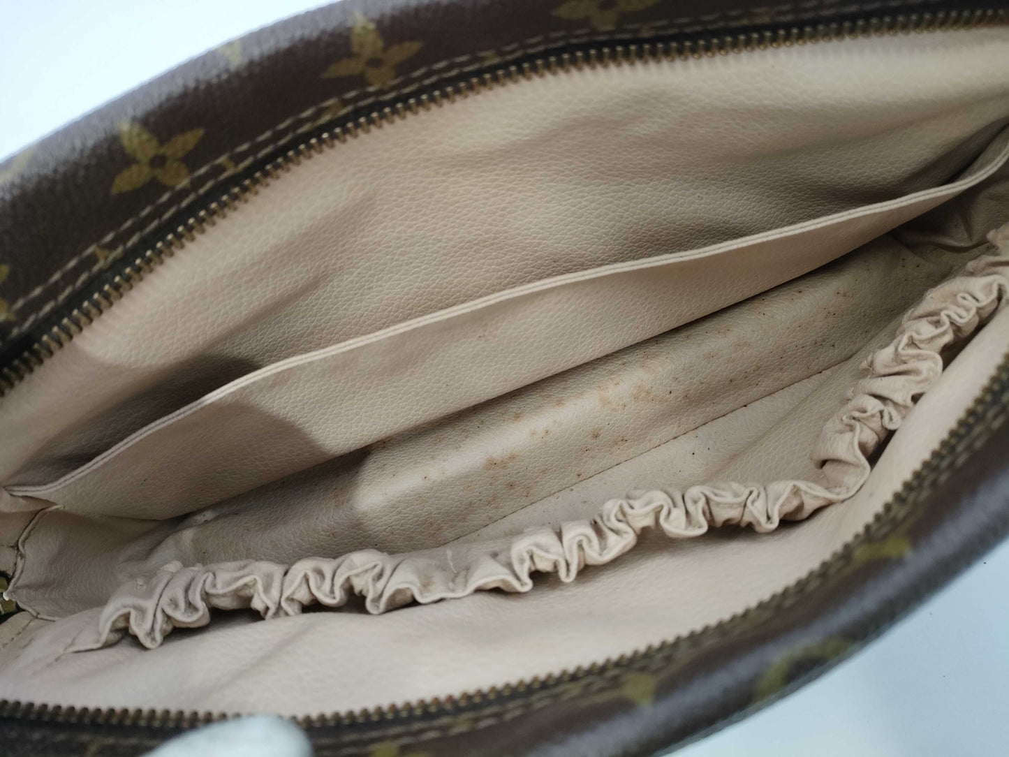 LOUIS VUITTON LOUIS VUITTON True Toilet 27 M47522 Second Bag