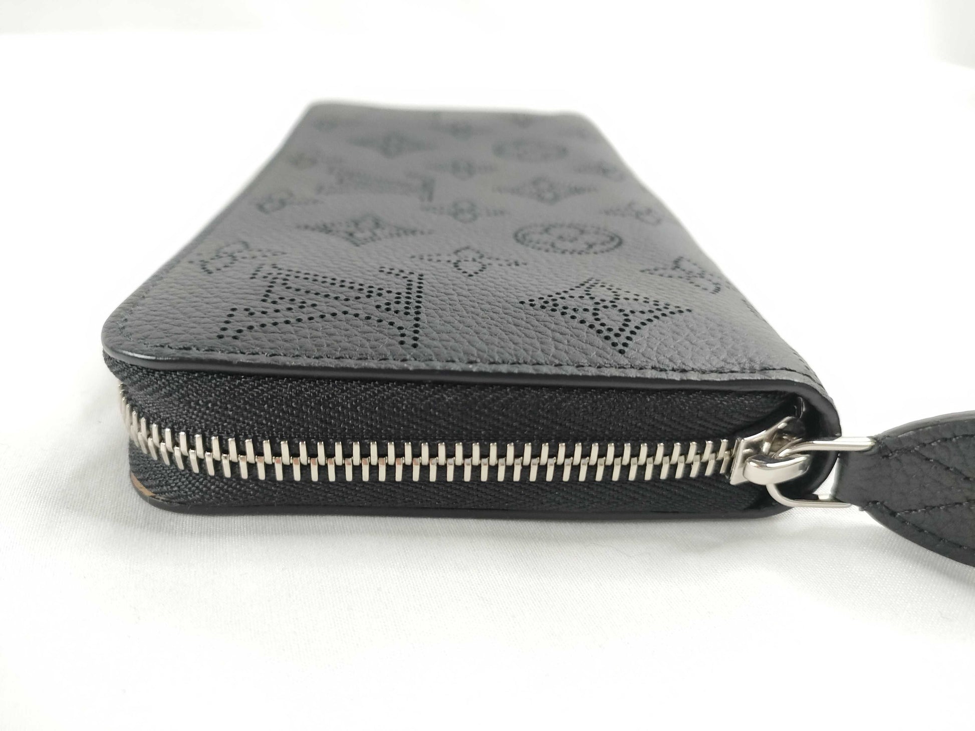 LOUIS VUITTON Monogram Mahina Zippy Wallet M61867 Wallet
