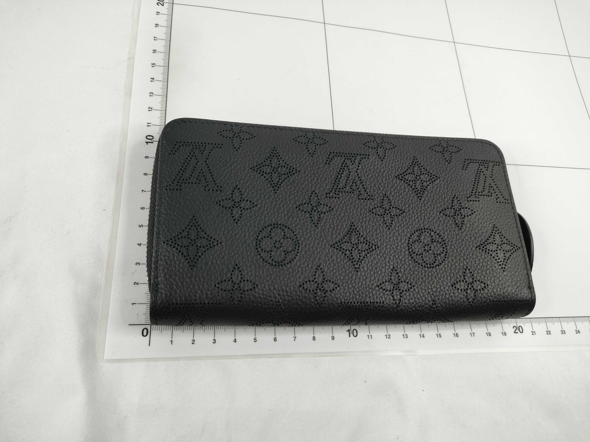 LOUIS VUITTON Monogram Mahina Zippy Wallet M61867 Wallet