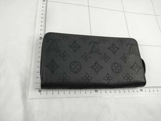 LOUIS VUITTON Monogram Mahina Zippy Wallet M61867 Wallet