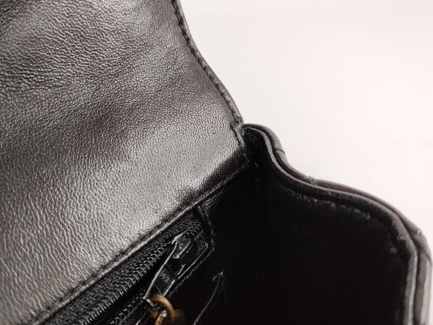 CHANEL Lambskin Tortoiseshell Plastic Chain Shoulder Bag in Black