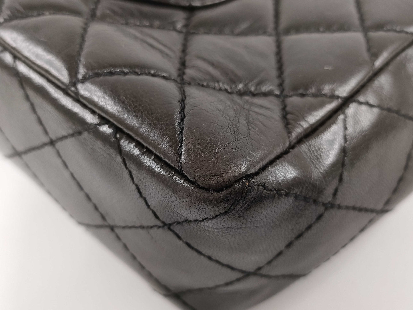 CHANEL Lambskin Tortoiseshell Plastic Chain Shoulder Bag in Black