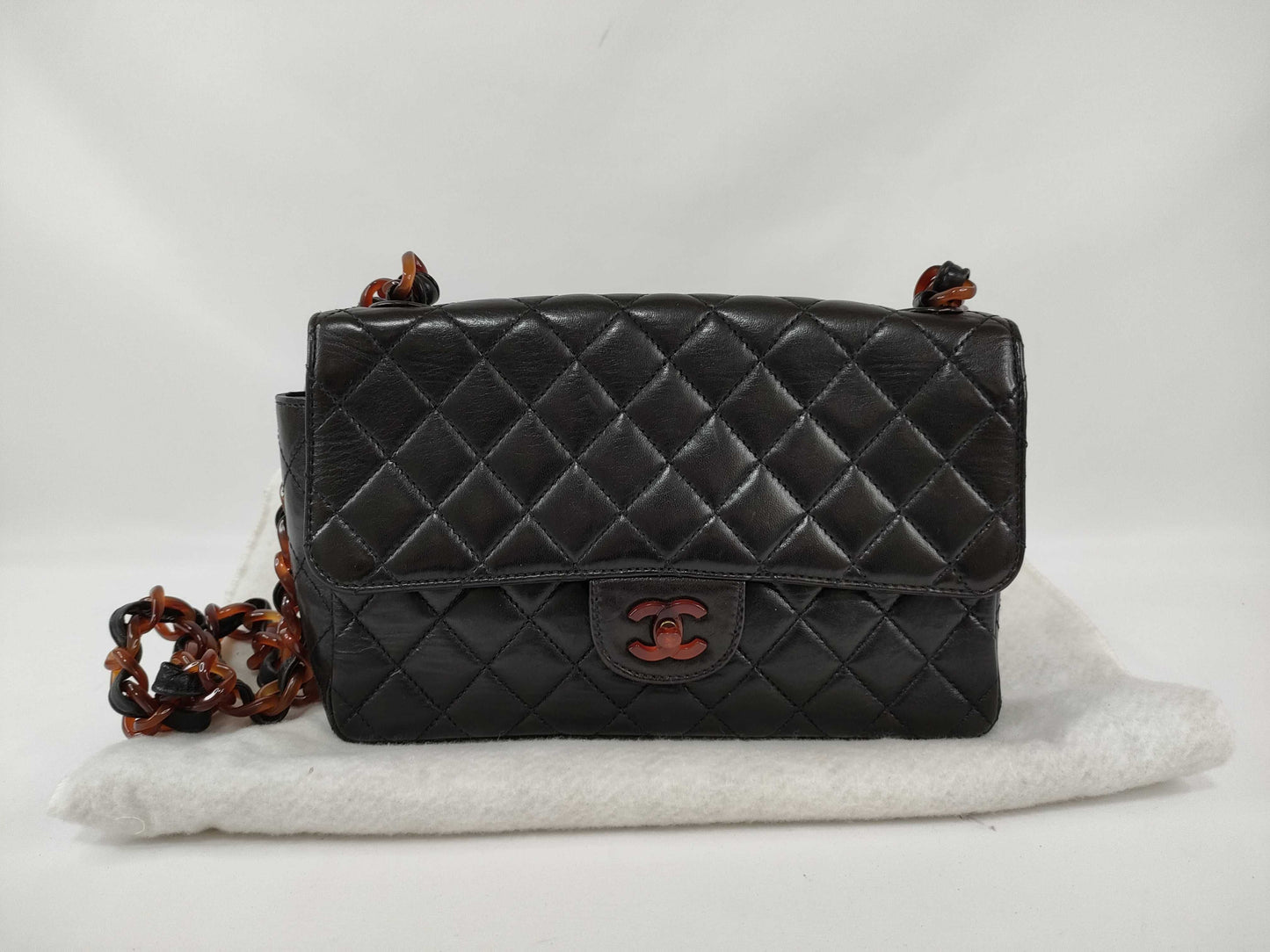 CHANEL Lambskin Tortoiseshell Plastic Chain Shoulder Bag in Black
