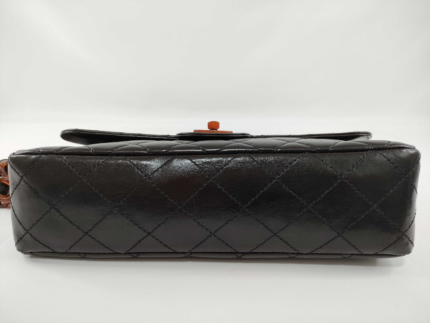 CHANEL Lambskin Tortoiseshell Plastic Chain Shoulder Bag in Black