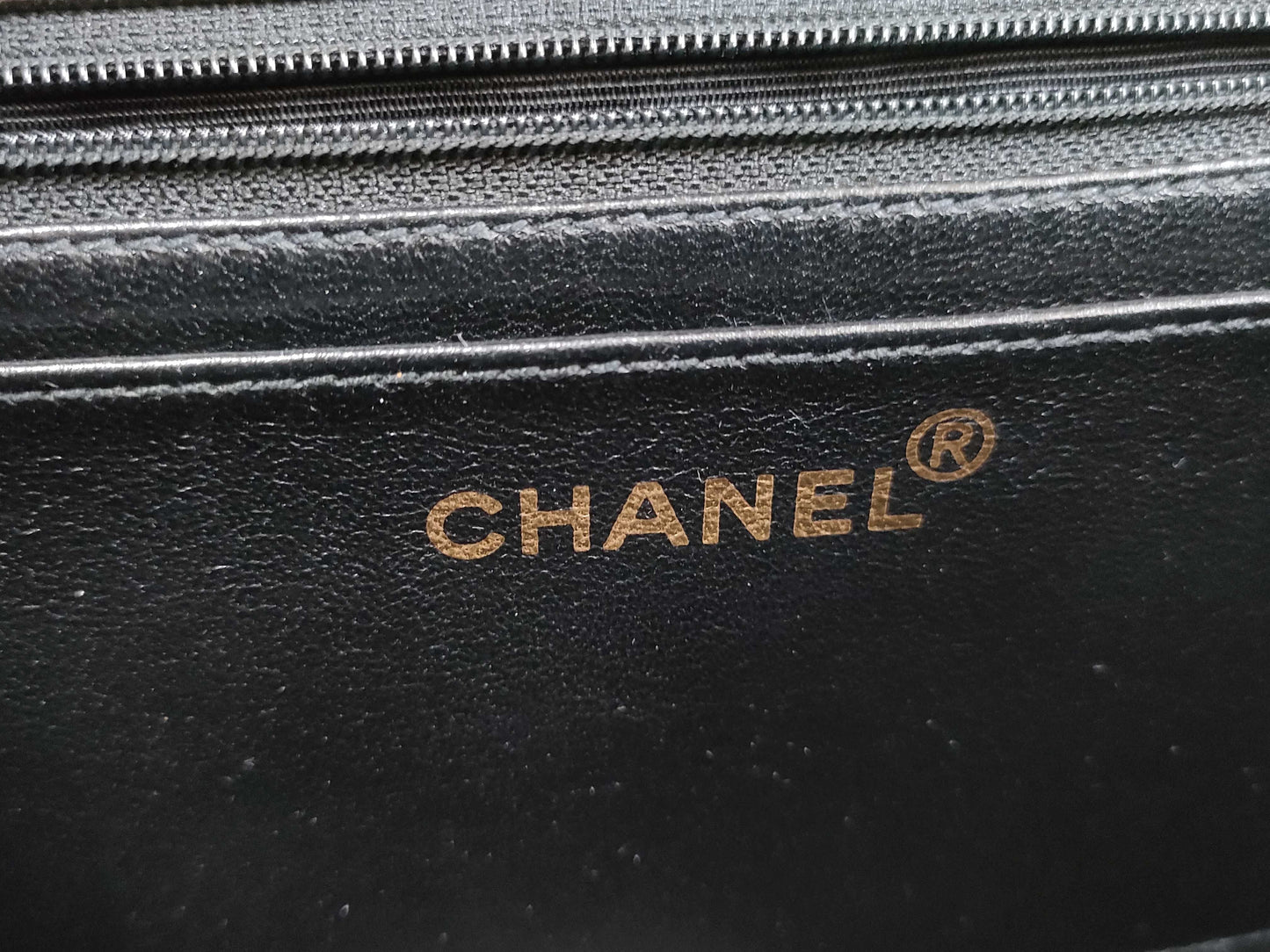 CHANEL Lambskin Tortoiseshell Plastic Chain Shoulder Bag in Black