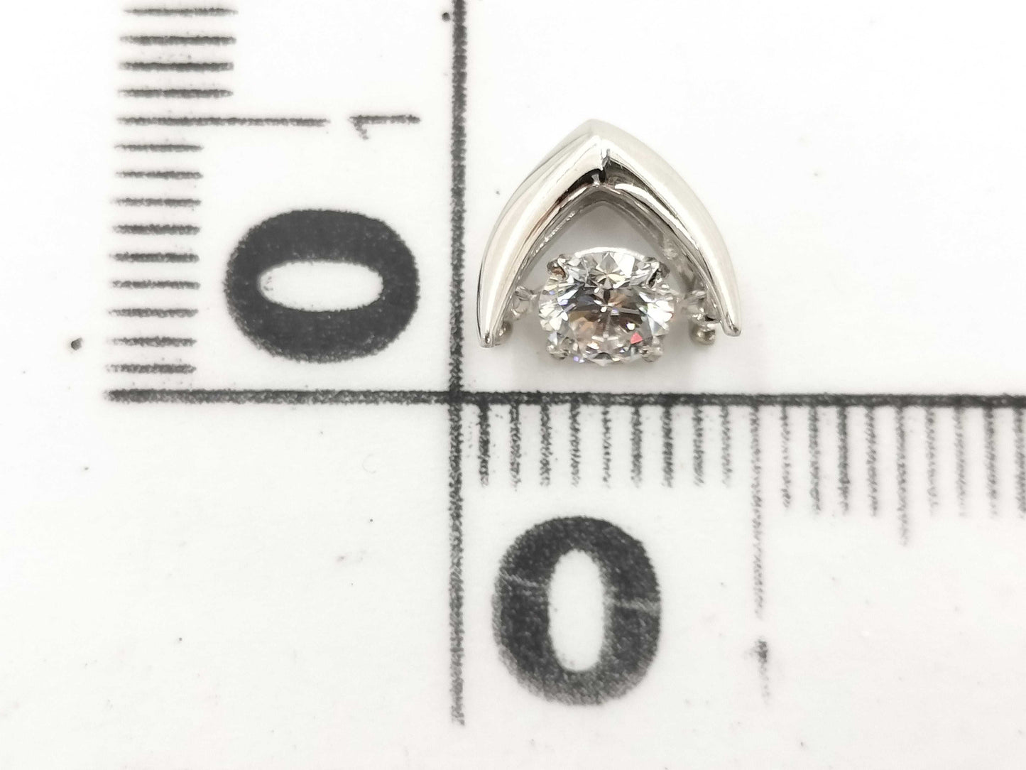 D0.307ct PT900 0.9g Pendant Top