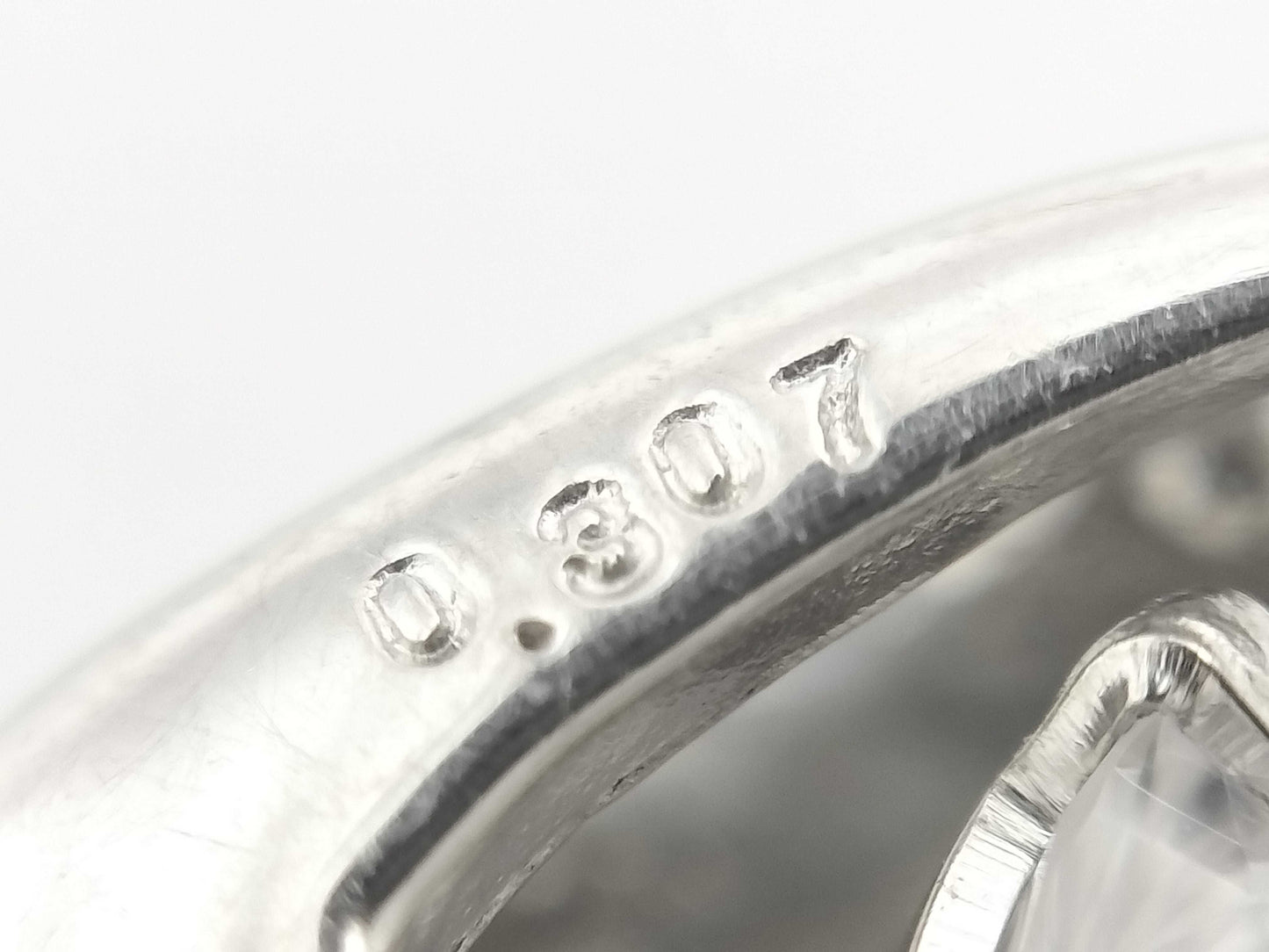 D0.307ct PT900 0.9g Pendant Top