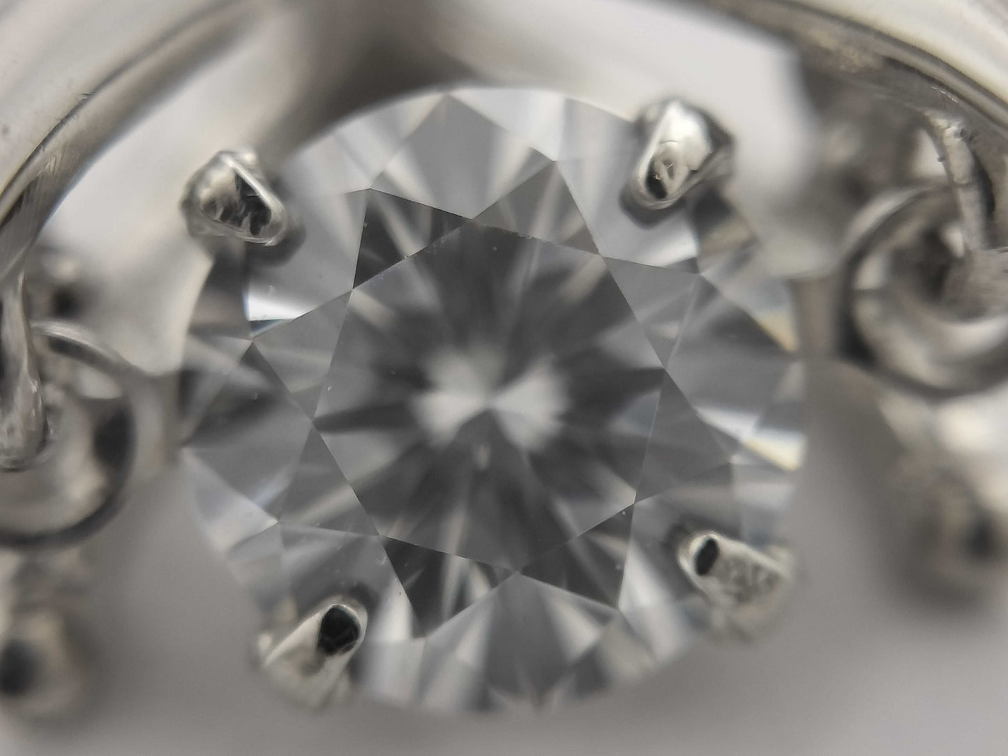 D0.307ct PT900 0.9g Pendant Top