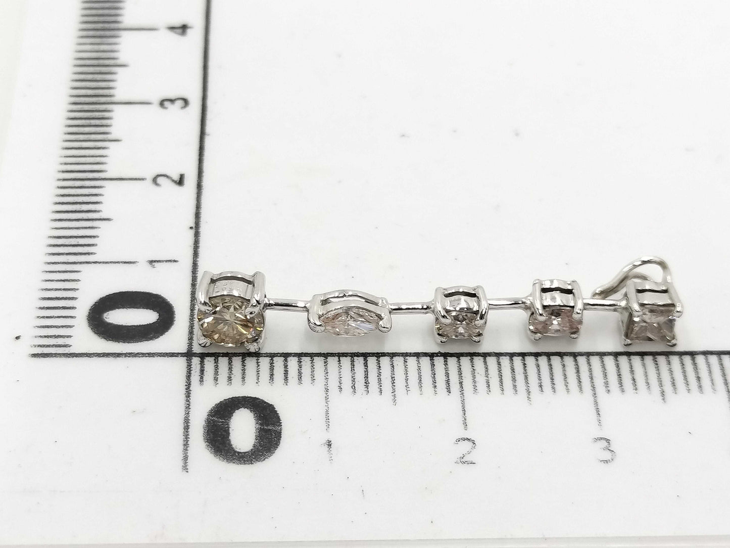Diamond K18WG 1.6g Pendant Top