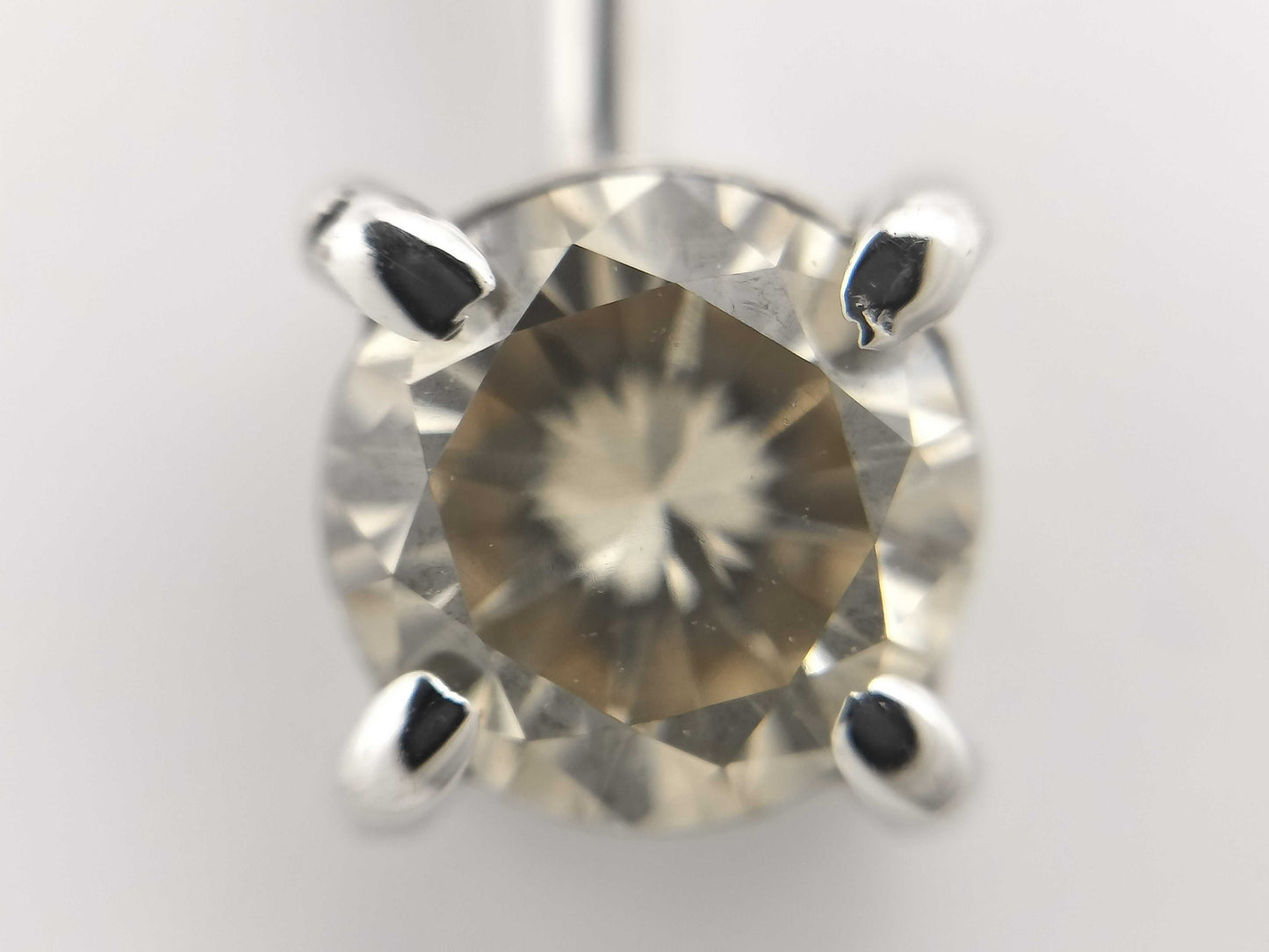 Diamond K18WG 1.6g Pendant Top