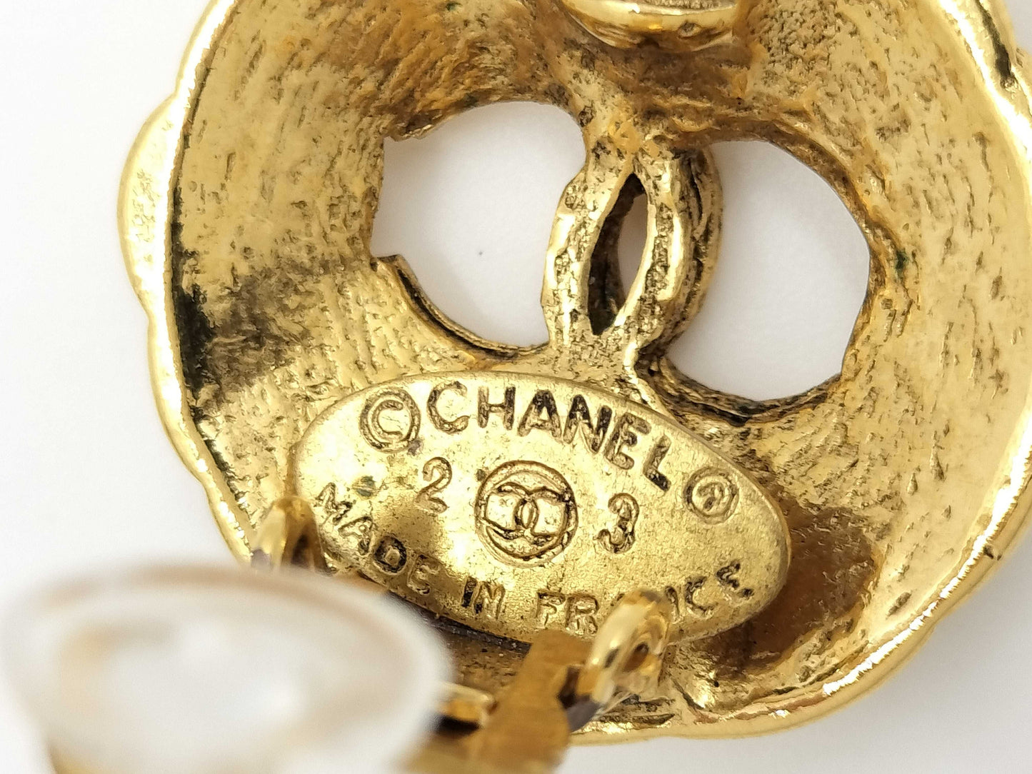 CHANEL Chanel engraved 23 earrings