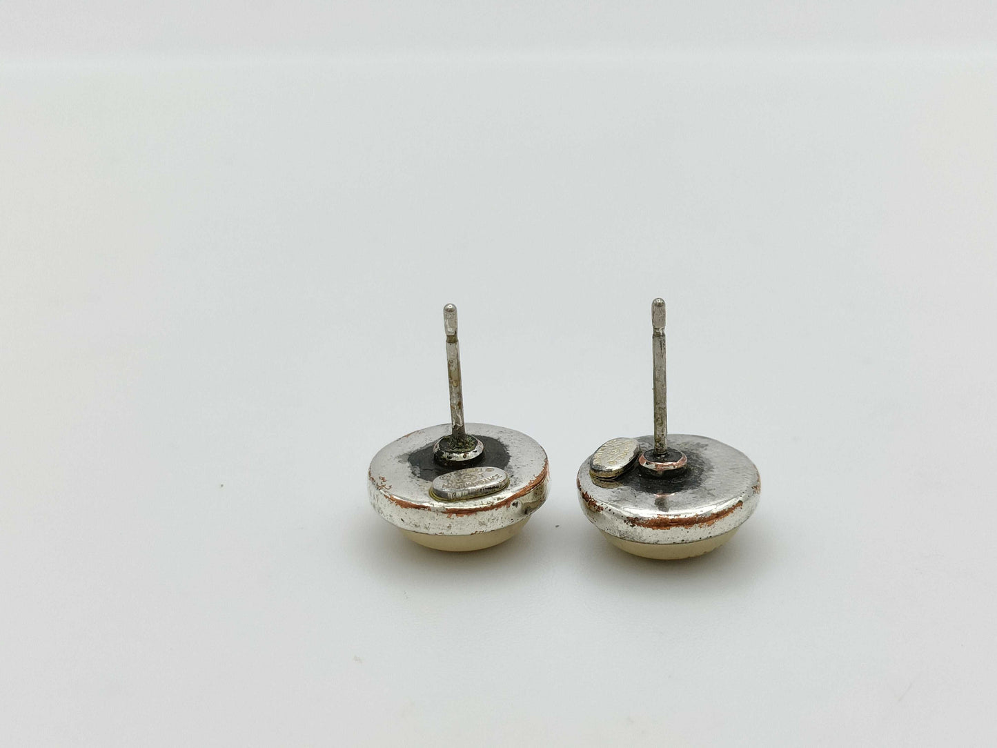 CHANEL Chanel engraved 00T earrings