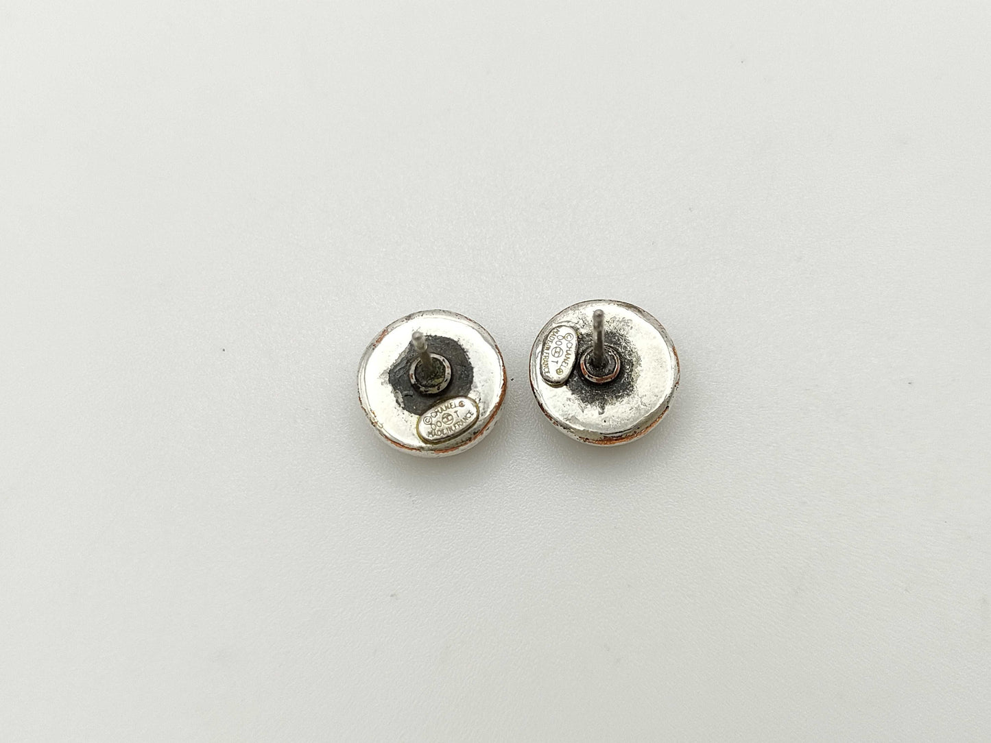 CHANEL Chanel engraved 00T earrings
