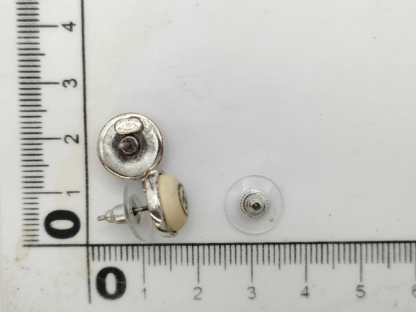 CHANEL Chanel engraved 00T earrings