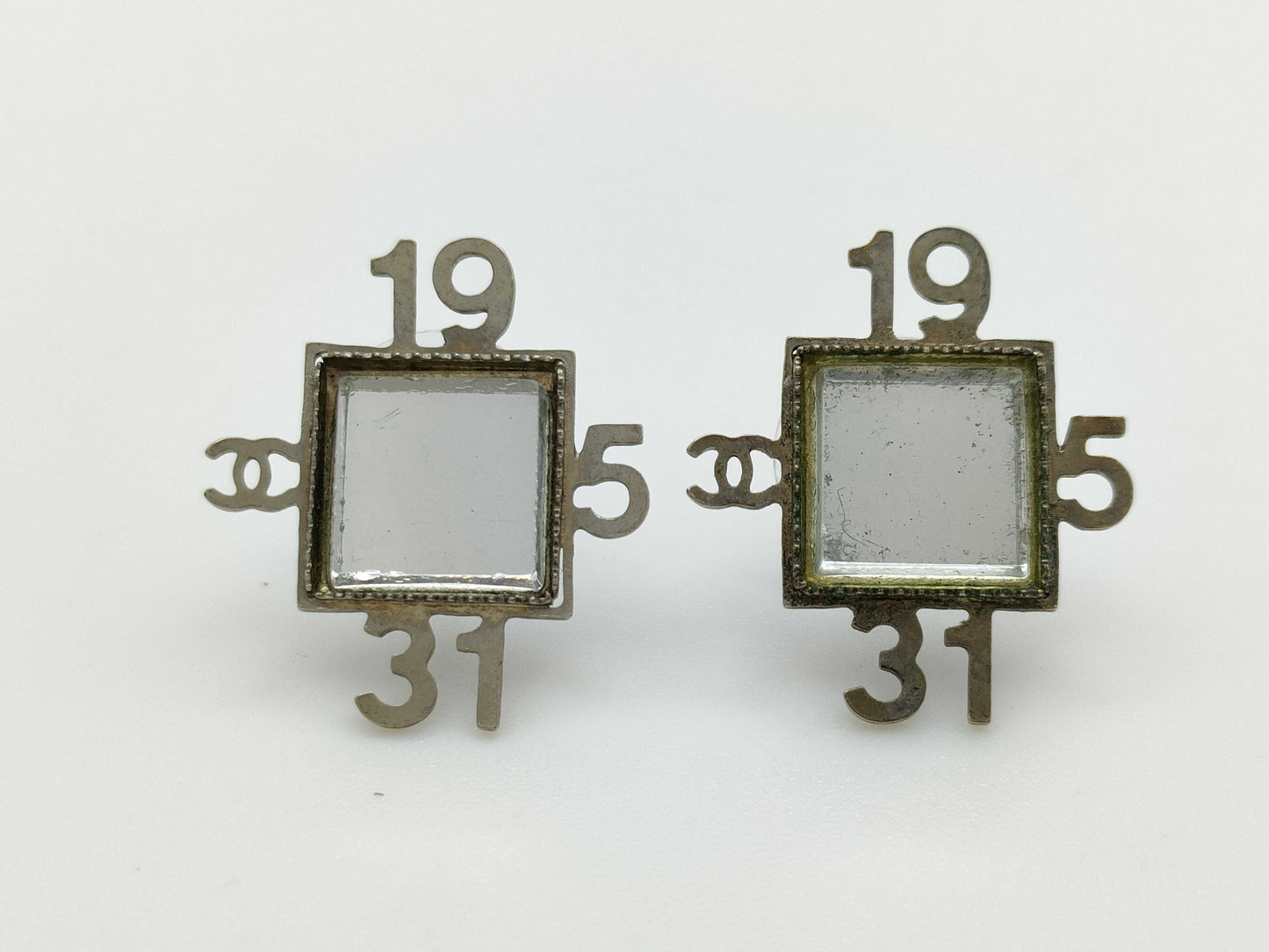 CHANEL Chanel engraved 99P earrings