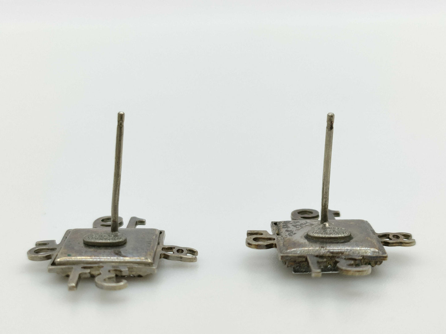 CHANEL Chanel engraved 99P earrings
