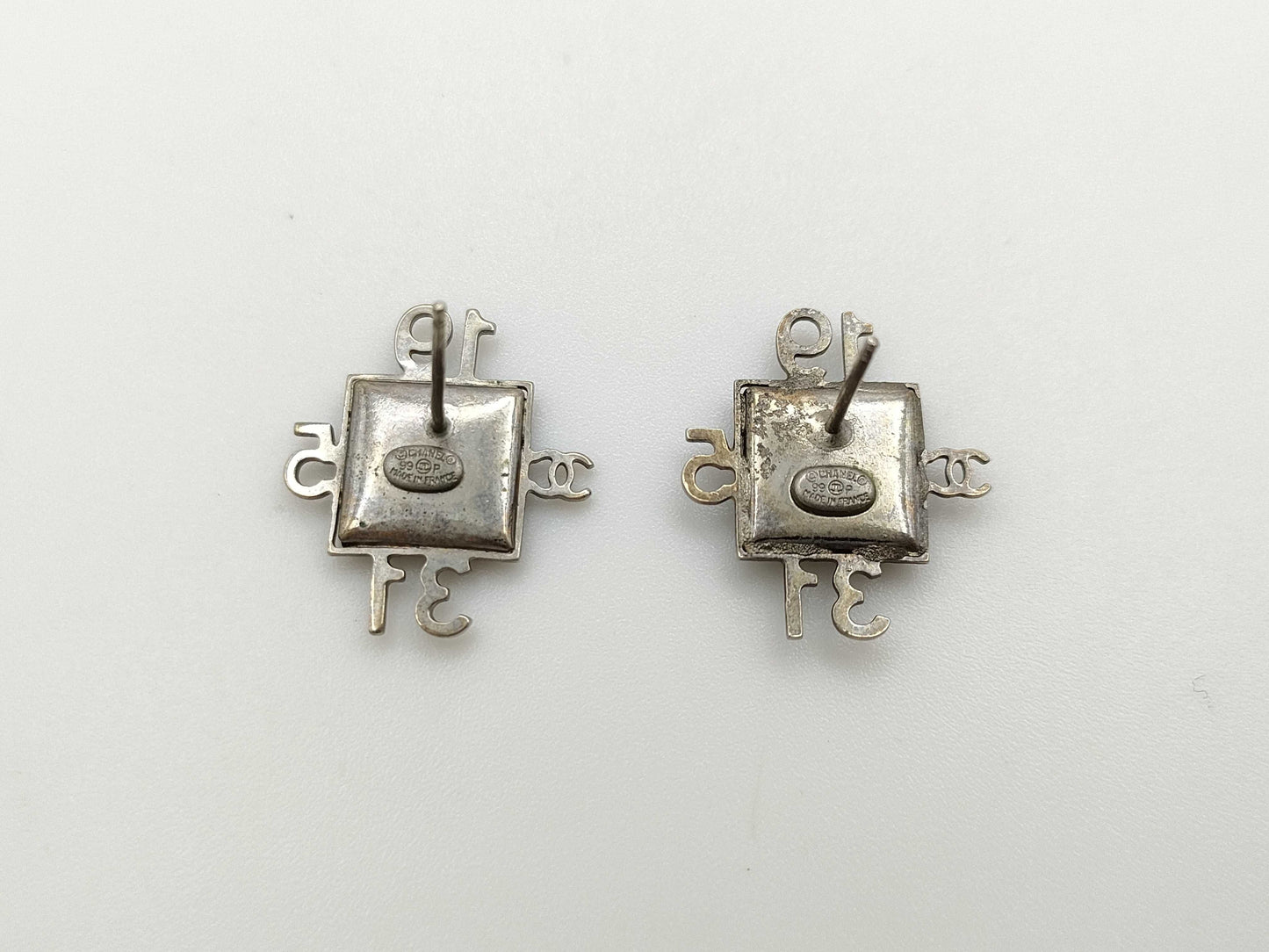 CHANEL Chanel engraved 99P earrings