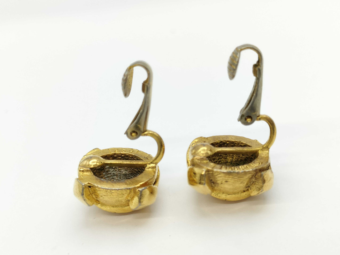 CHANEL Chanel engraved 209 earrings