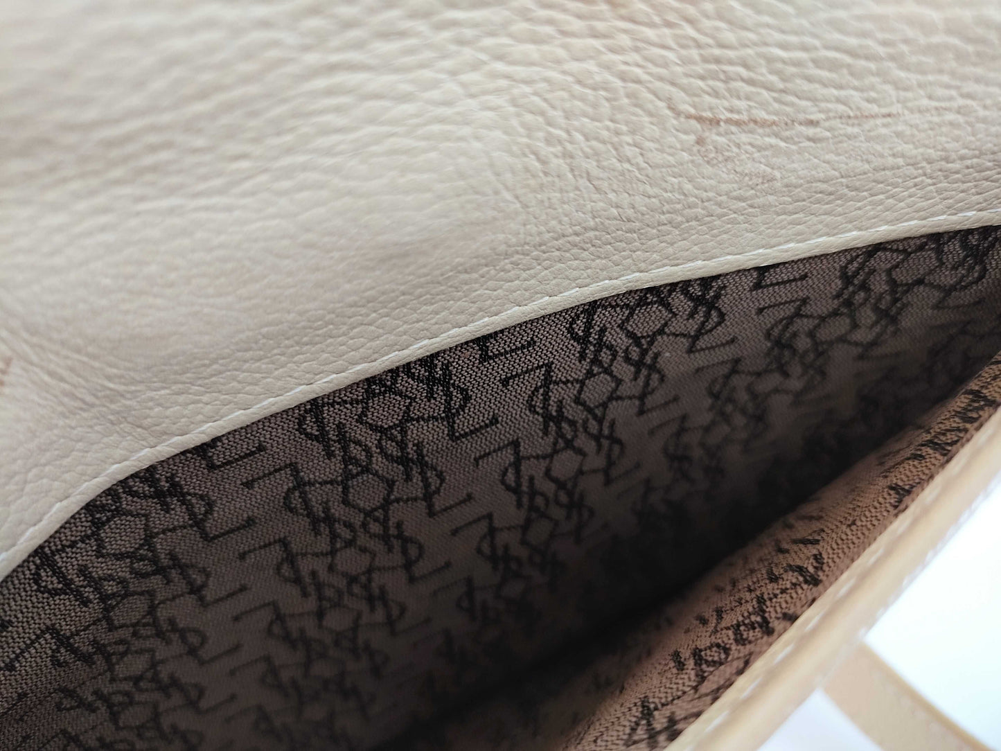 Yves Saint Laurent Logo Leather Shoulder Bag