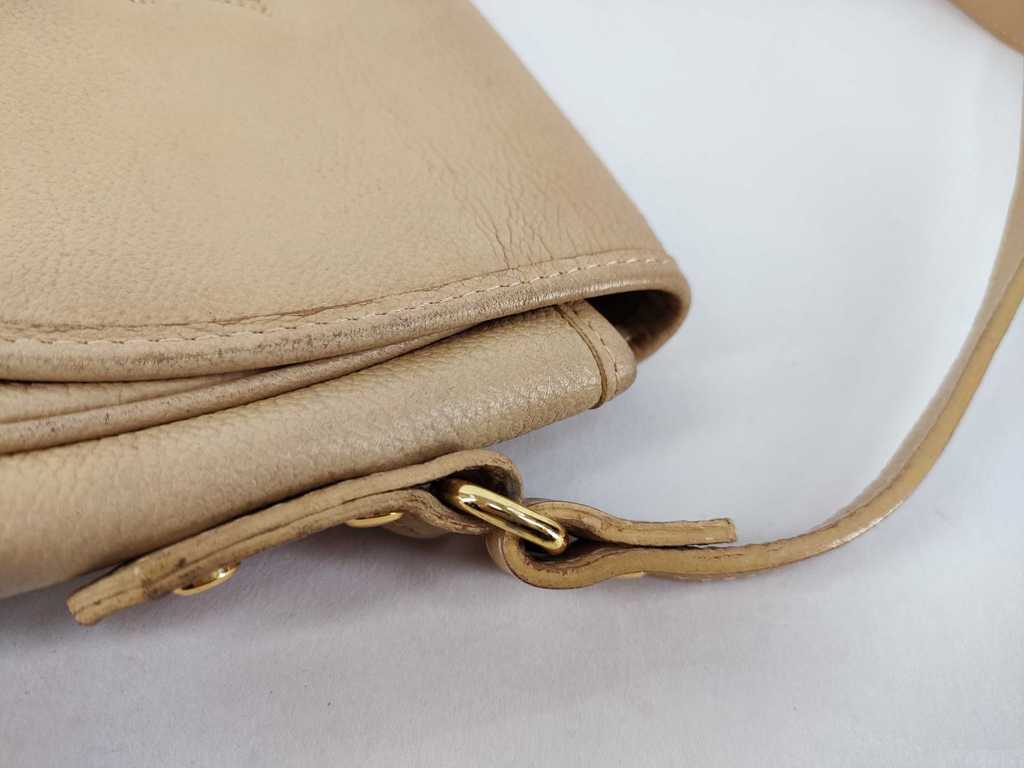 Yves Saint Laurent Logo Leather Shoulder Bag