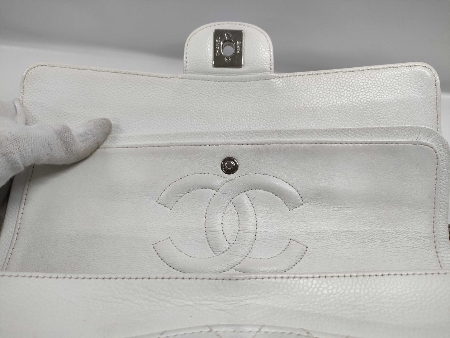 CHANEL CHANEL Matelasse 25 White Shoulder Bag