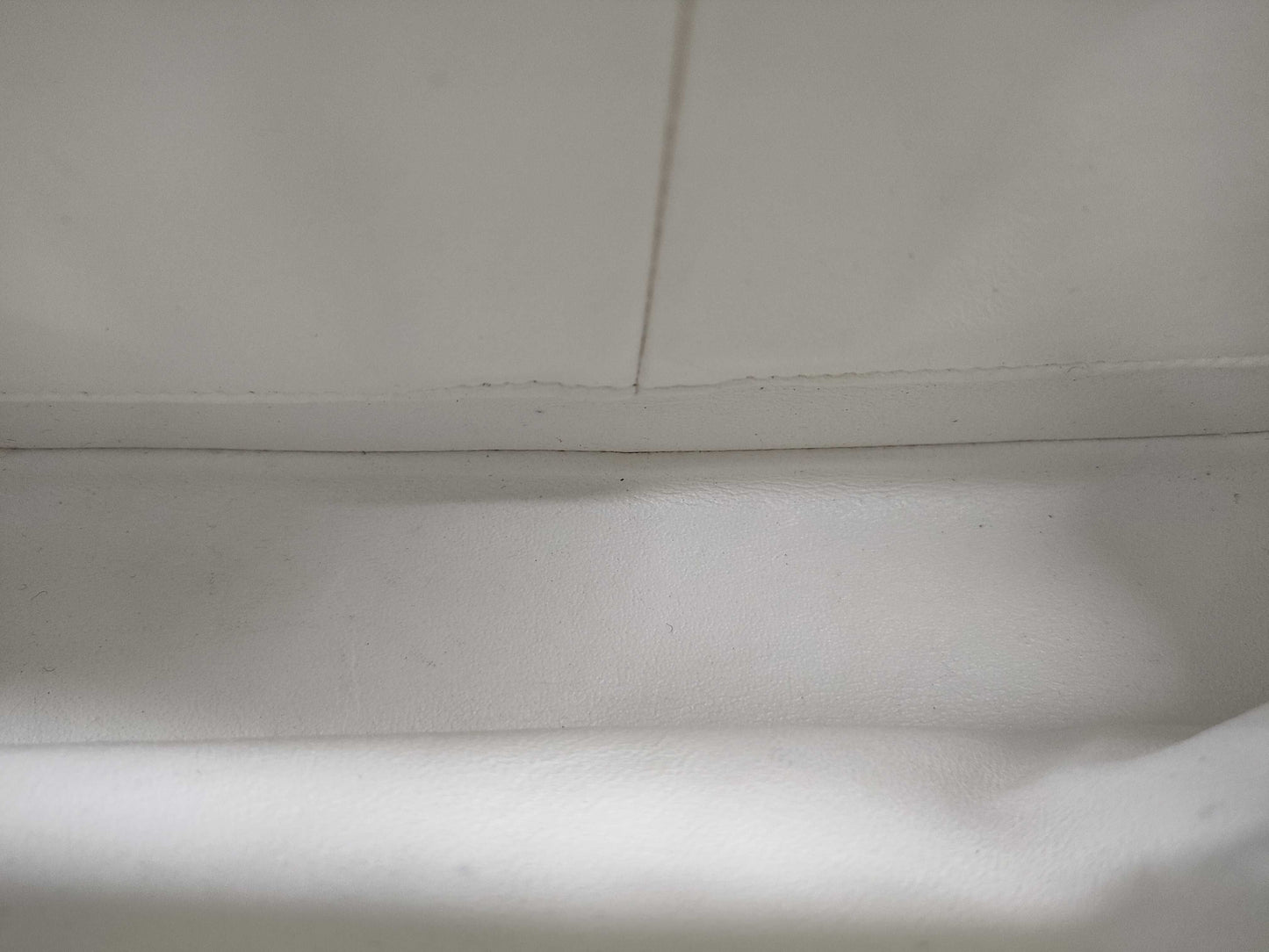 CHANEL CHANEL Matelasse 25 White Shoulder Bag