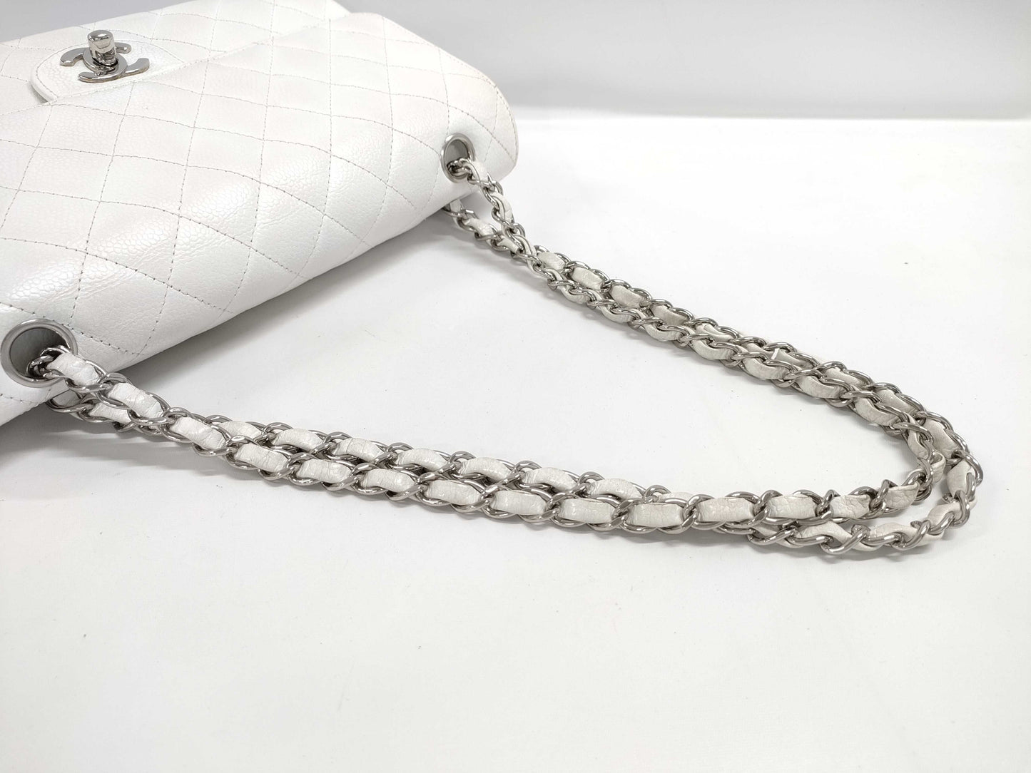 CHANEL CHANEL Matelasse 25 White Shoulder Bag