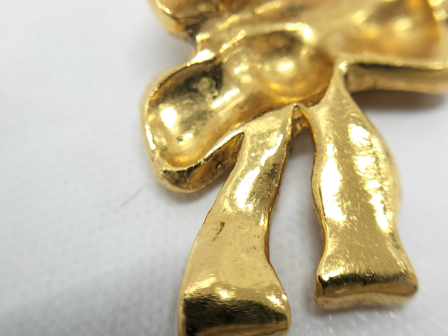 CHANEL Beret Brooch
