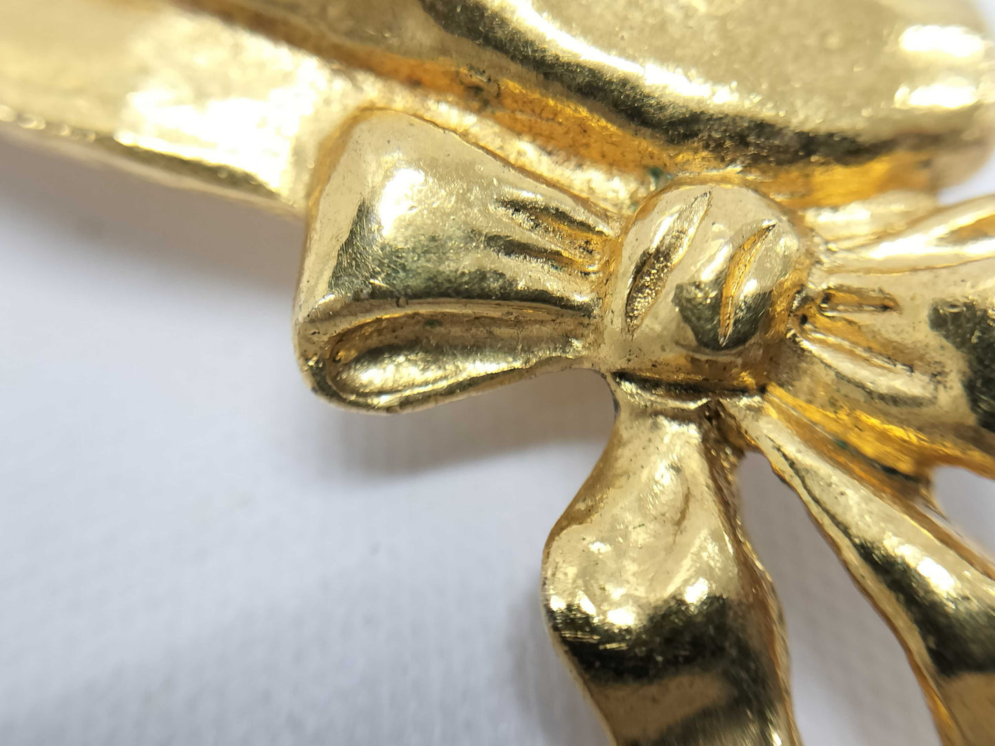 CHANEL Beret Brooch